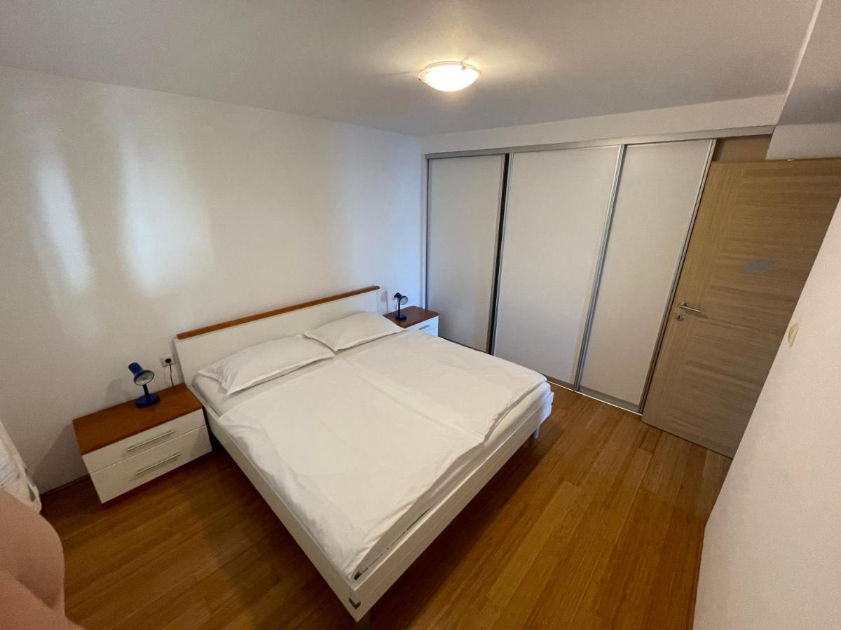 Apartment Victoria Stara Baska Exterior photo